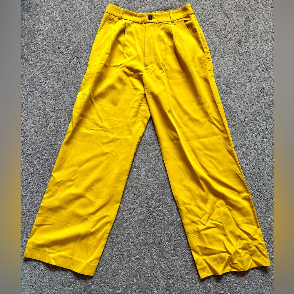 Adorable mustard yellow Reformation wide leg trousers. Szie 2.